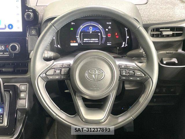 Toyota SIENTA 2023-10 7620045-11