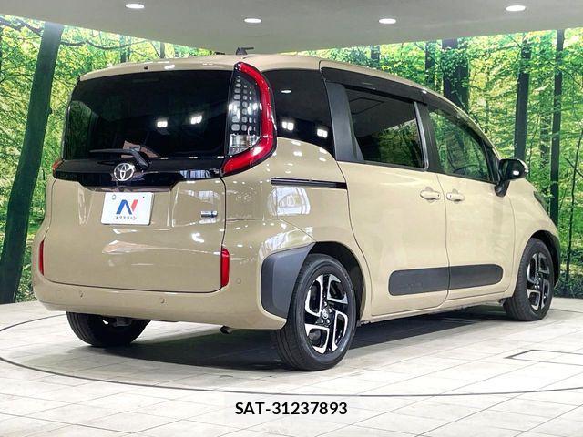Toyota SIENTA 2023-10 7620045-17
