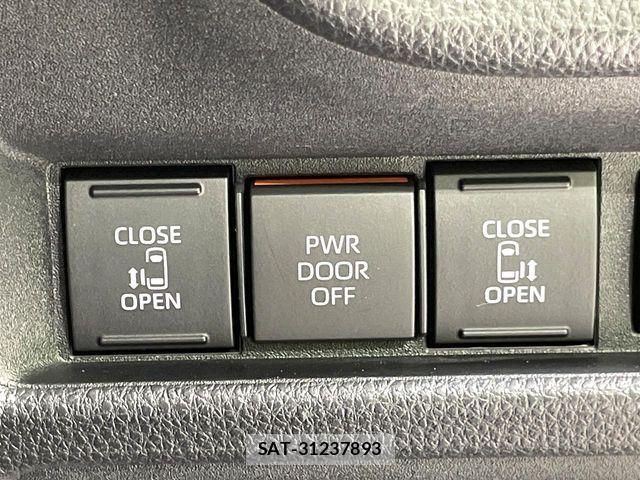 Toyota SIENTA 2023-10 7620045-2