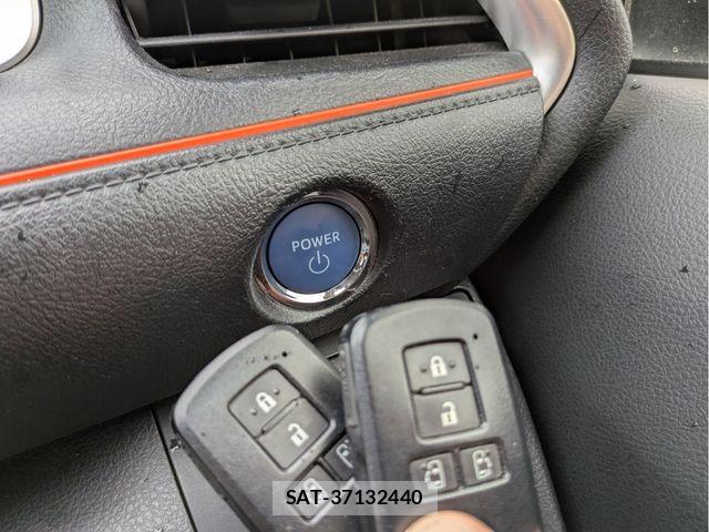 Toyota SIENTA 2017-09 7620102-13