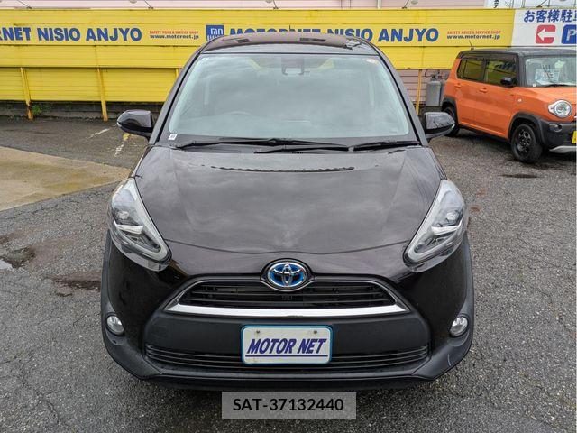 Toyota SIENTA 2017-09 7620102-16