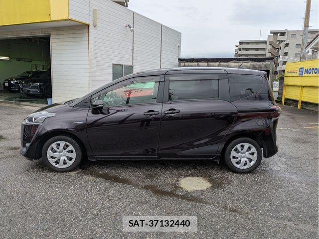Toyota SIENTA 2017-09 7620102-17