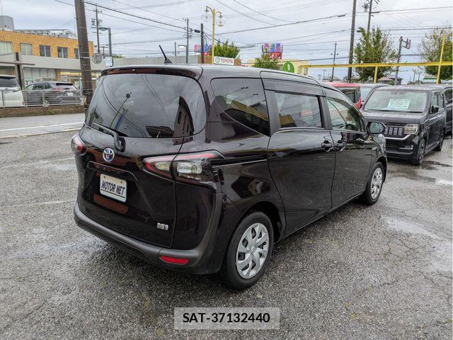 Toyota SIENTA 2017-09 7620102-1