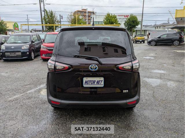 Toyota SIENTA 2017-09 7620102-19