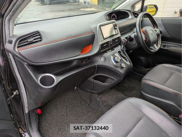 Toyota SIENTA 2017-09 7620102-2