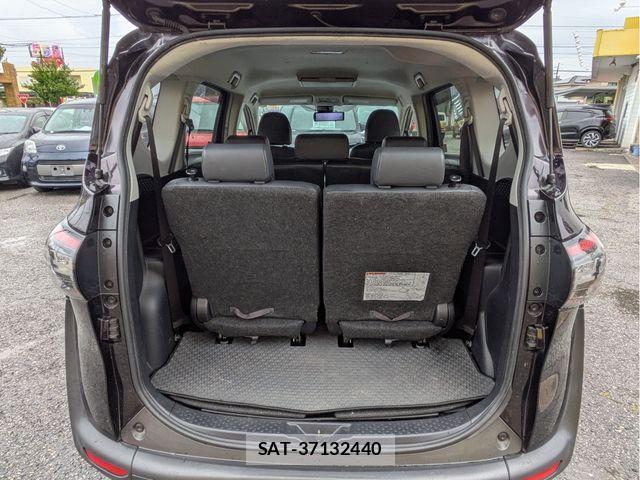 Toyota SIENTA 2017-09 7620102-7