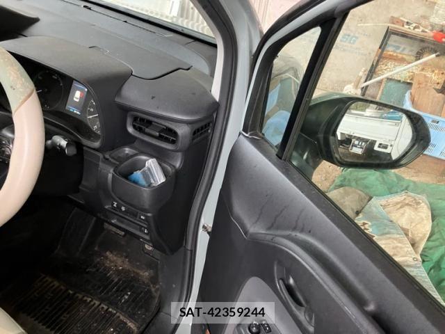 Toyota SIENTA 2022-12 7620069-13