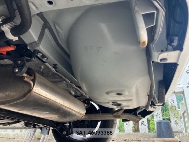 Toyota SIENTA 2024-10 7620050-11