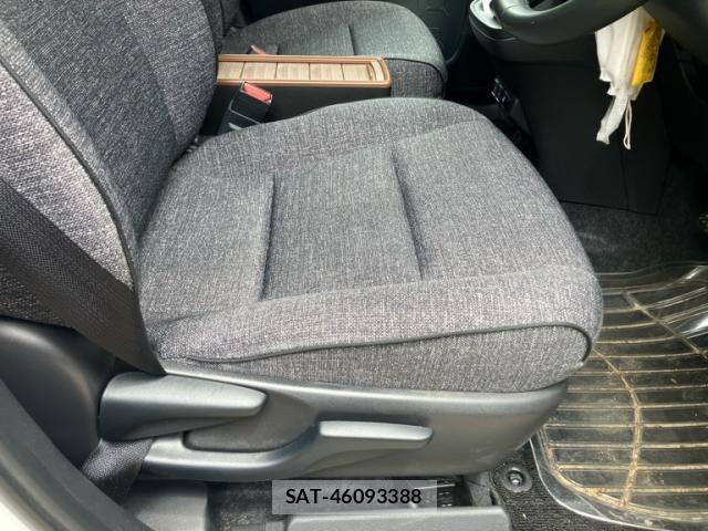 Toyota SIENTA 2024-10 7620050-15