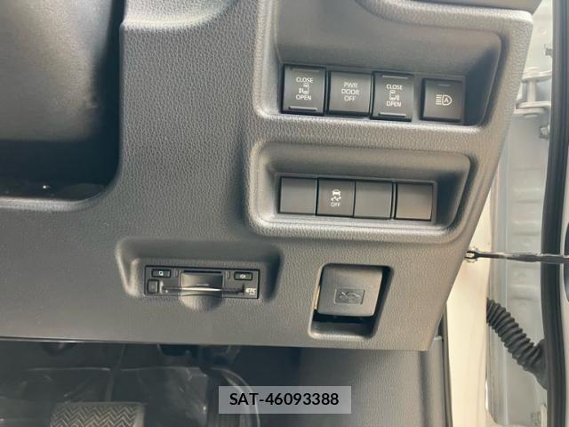 Toyota SIENTA 2024-10 7620050-17