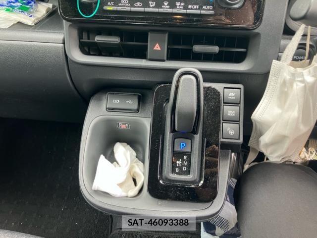 Toyota SIENTA 2024-10 7620050-24