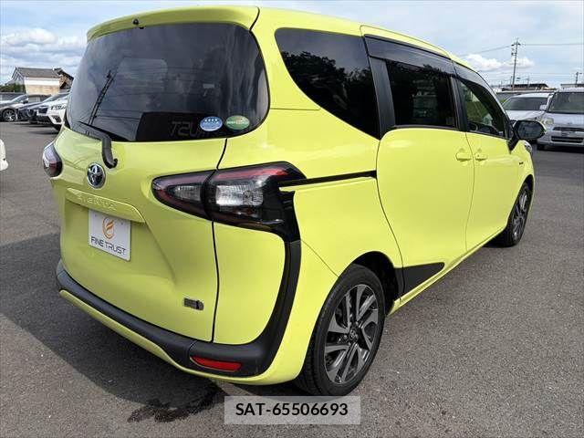 Toyota SIENTA 2015-10 7620109-18