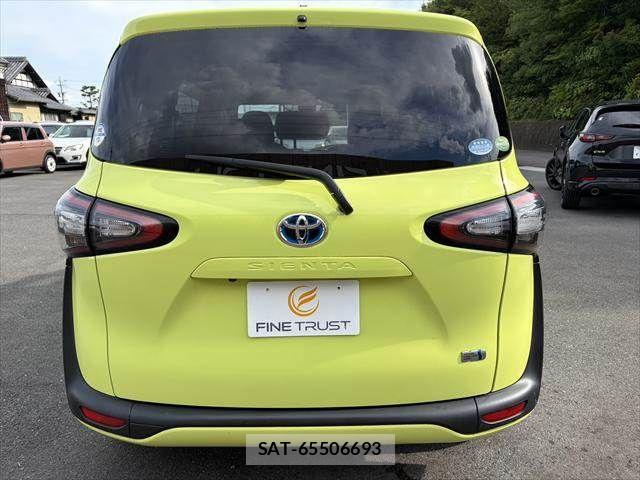 Toyota SIENTA 2015-10 7620109-19