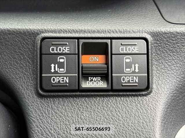 Toyota SIENTA 2015-10 7620109-6