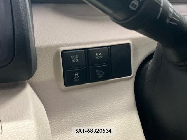 Toyota SIENTA 2016-07 7620107-15