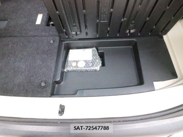 Toyota SIENTA 2017-01 7620100-12