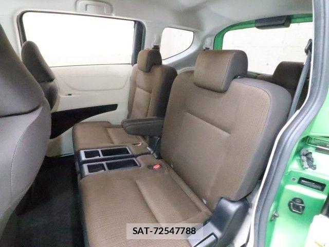Toyota SIENTA 2017-01 7620100-6