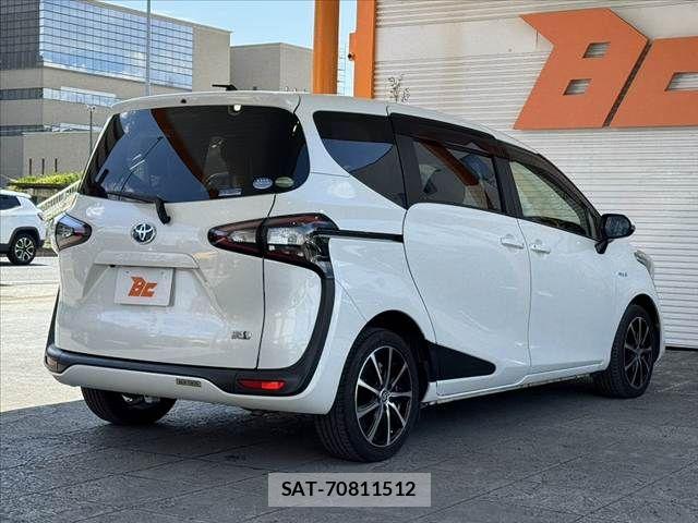 Toyota SIENTA 2015-09 7620106-12