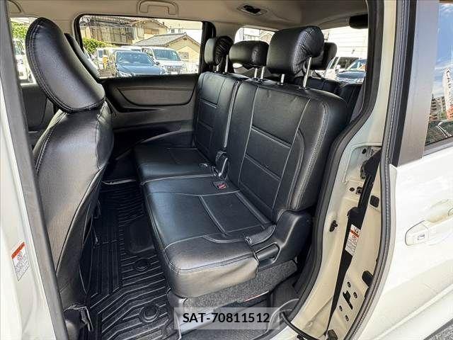 Toyota SIENTA 2015-09 7620106-18