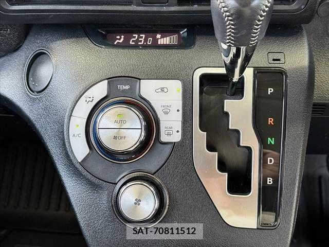 Toyota SIENTA 2015-09 7620106-25