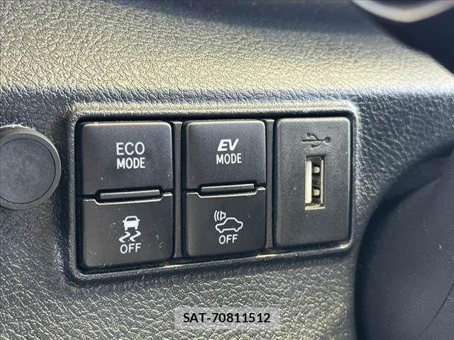 Toyota SIENTA 2015-09 7620106-26