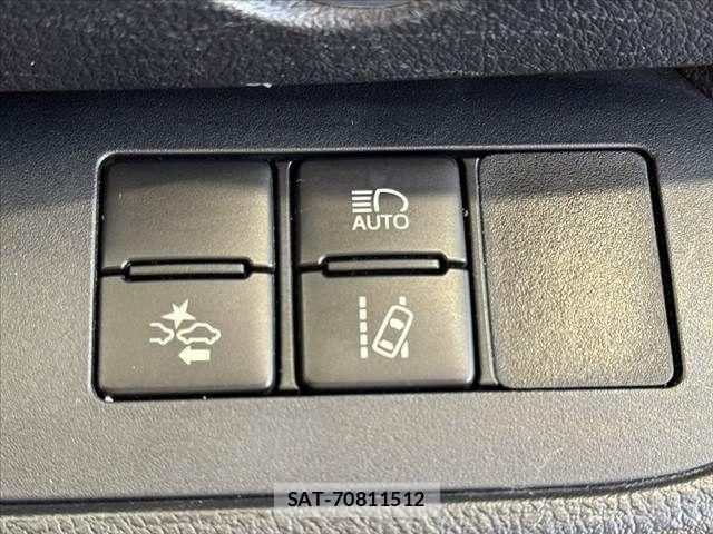 Toyota SIENTA 2015-09 7620106-5