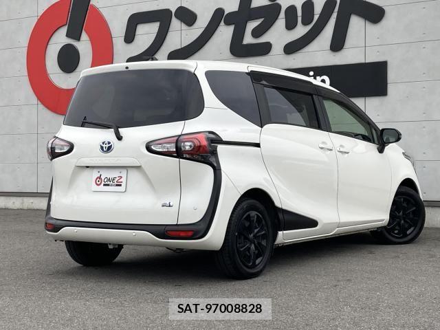 Toyota SIENTA 2021-10 7620067-1