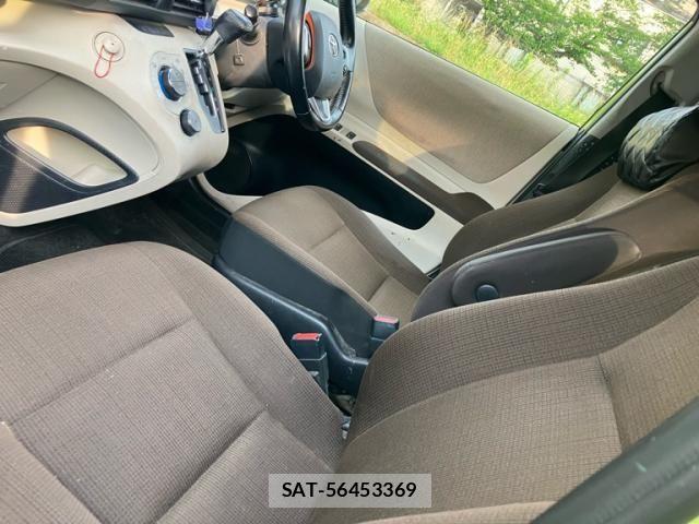 Toyota SIENTA 2016-04 7620110-11