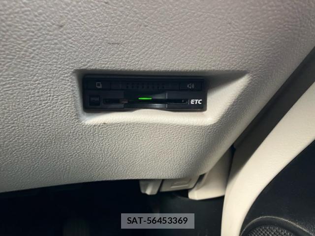 Toyota SIENTA 2016-04 7620110-19