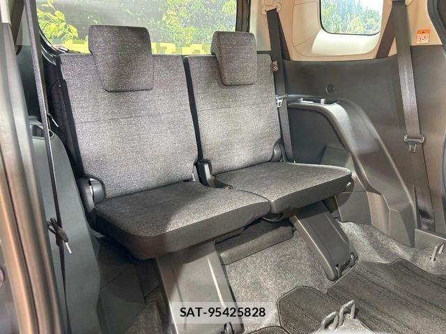 Toyota SIENTA 2025-11 7728698-9