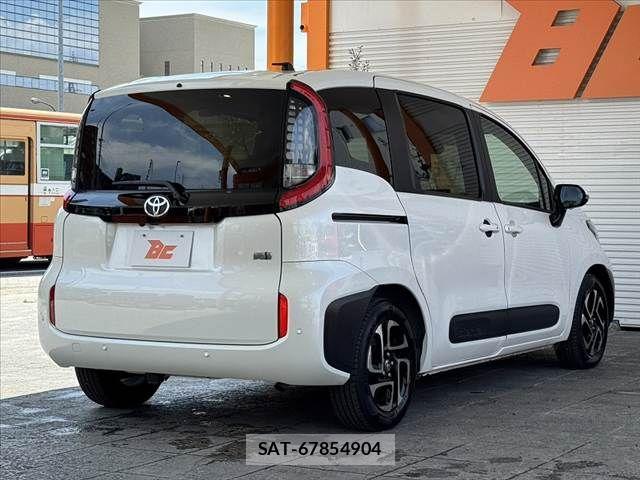 Toyota SIENTA 2022-11 7879457-12