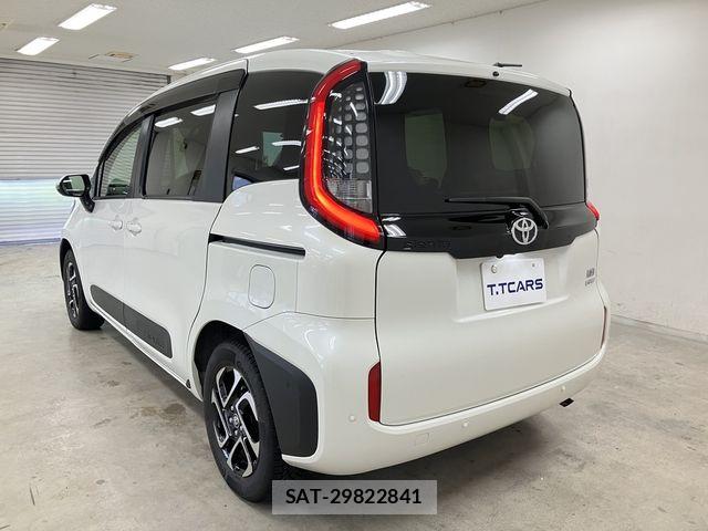 Toyota SIENTA 2023-06 7879458-26