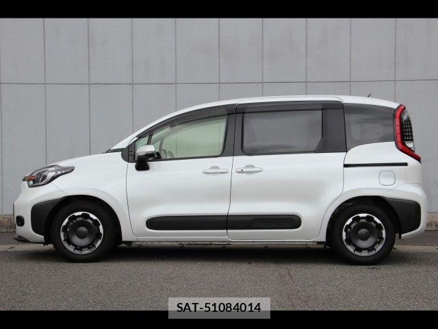 Toyota SIENTA 2024-09 7963776-15