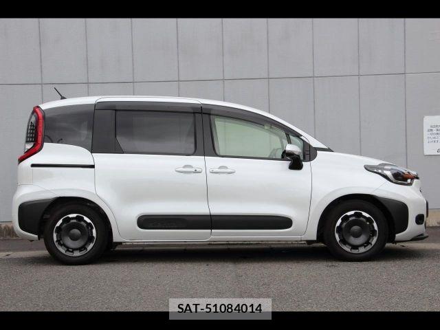 Toyota SIENTA 2024-09 7963776-16