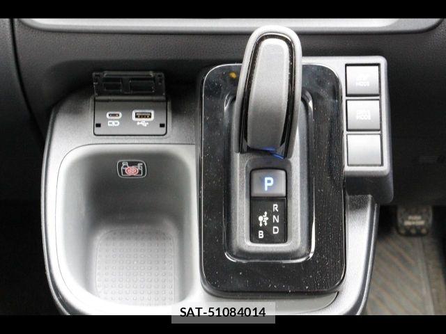 Toyota SIENTA 2024-09 7963776-23