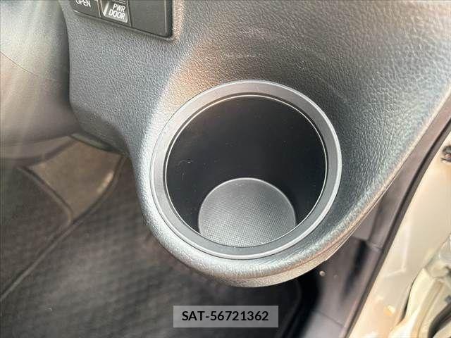 Toyota SIENTA 2019-06 7963782-25