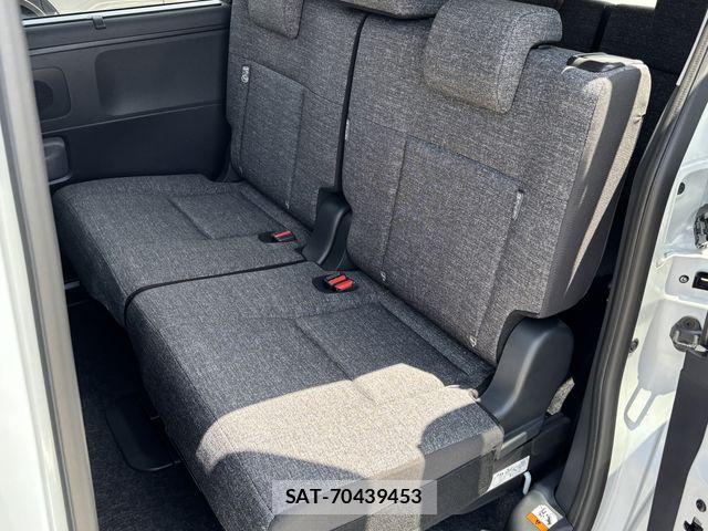 Toyota SIENTA 2026-04 7981001-17