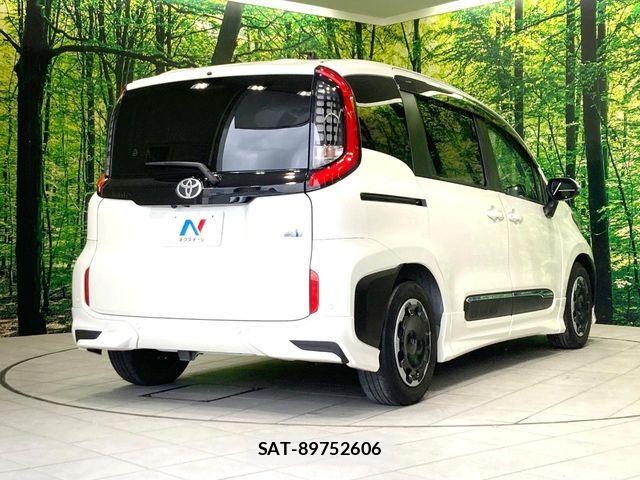 Toyota SIENTA 2023-01 7981005-17