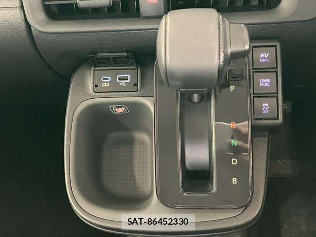 Toyota SIENTA 2022-11 7981010-9