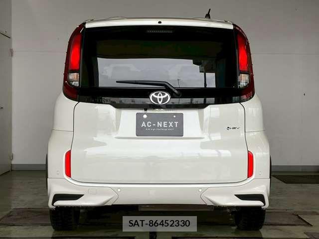 Toyota SIENTA 2022-11 7981010-17