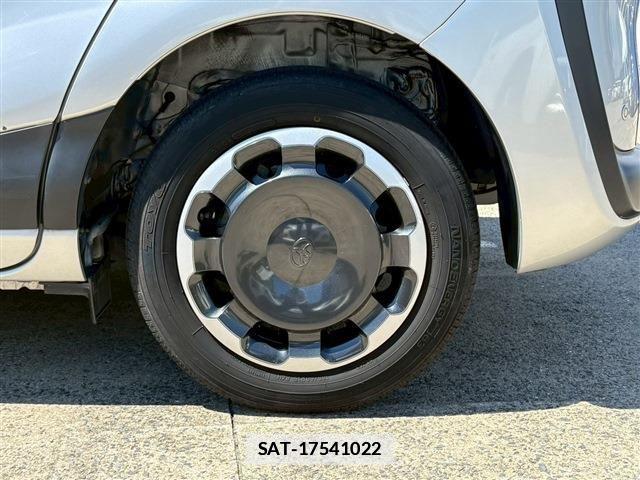 Toyota SIENTA 2018-06 7981013-17
