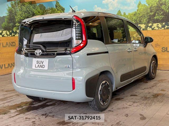 Toyota SIENTA 2023-09 8038271-16
