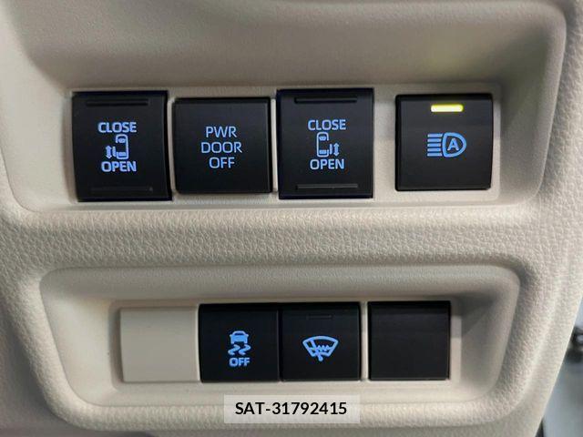 Toyota SIENTA 2023-09 8038271-4