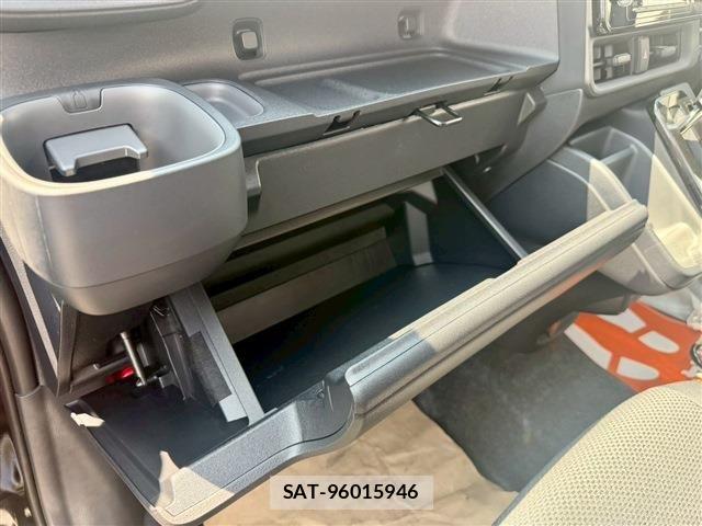 Toyota SIENTA 2026-07 8038273-14