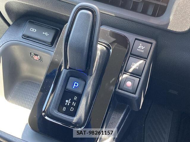 Toyota SIENTA 2024-06 8038266-10