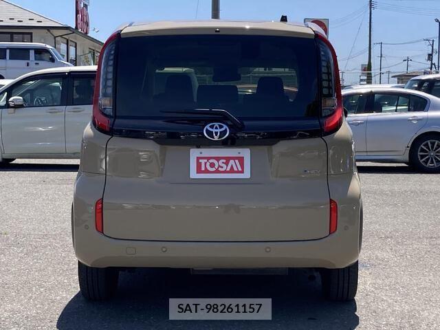 Toyota SIENTA 2024-06 8038266-23