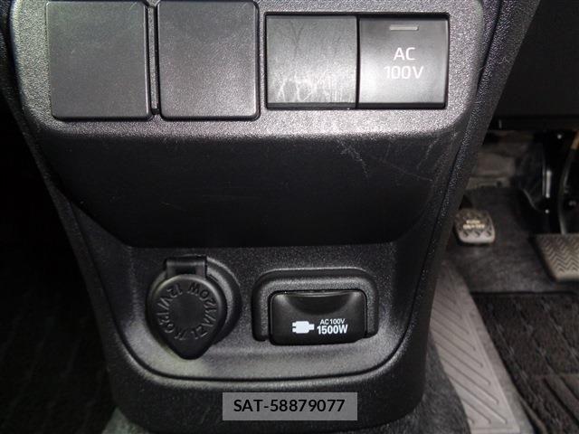 Toyota SIENTA 2022-10 8038276-25