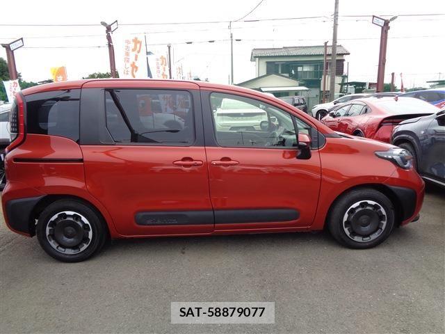 Toyota SIENTA 2022-10 8038276-3