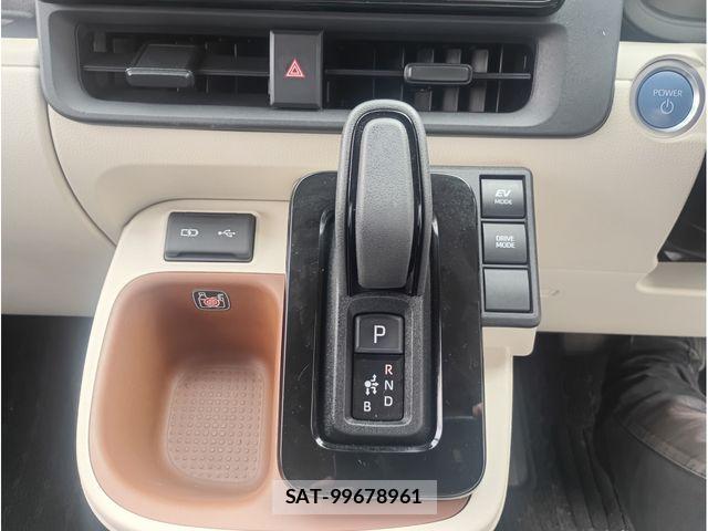 Toyota SIENTA 2022-10 8038279-12