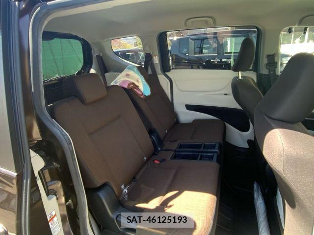 Toyota SIENTA 2017-07 8038284-14